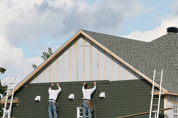 Professional Emergency Siding Repair technician working in Medina, WA